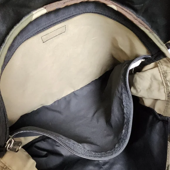 Eastpak Camo Messenger Crossbody Multi Compartment Bag. - Picture 8 of 9